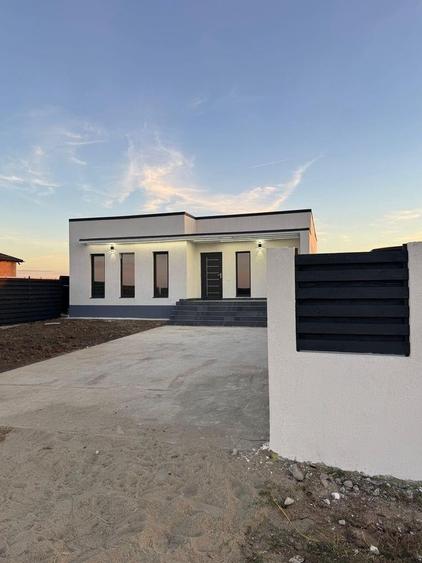Casă individuală cu 4 camere cu Teren 669 Mp în Pielești