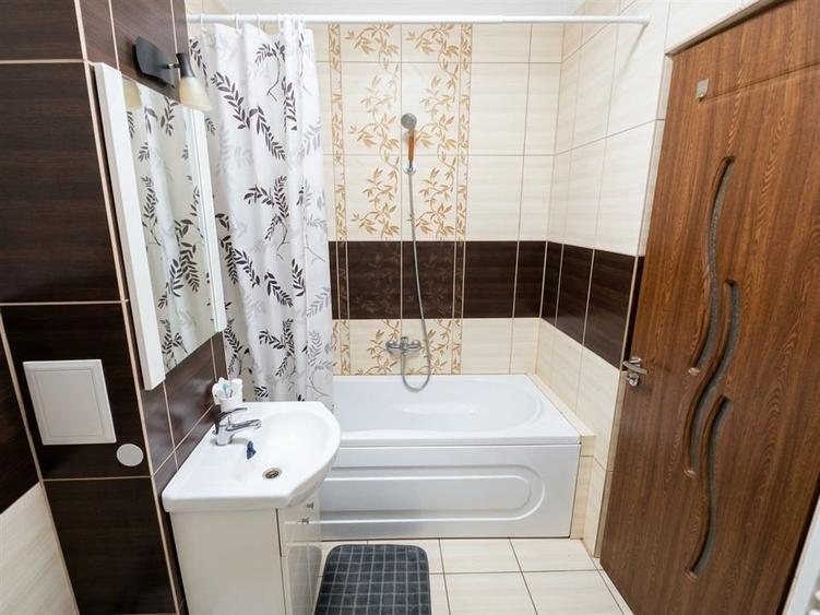 Apartament cu 2 camere decomandat în Podgoria