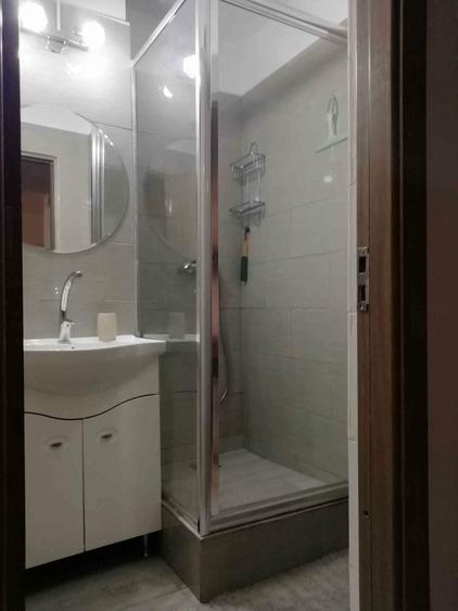 Apartament cu 3 camere semidecomandat în Vest