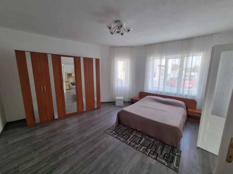Casă individuală cu 4 camere cu Teren 995 Mp în Central