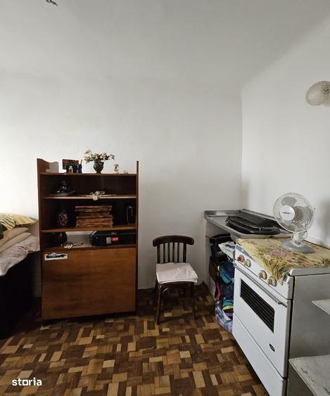 Apartament cu 4 camere semidecomandat în Central