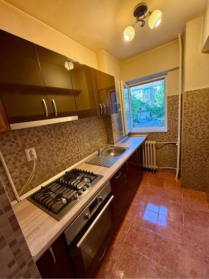 Garsonieră decomandată în Soarelui