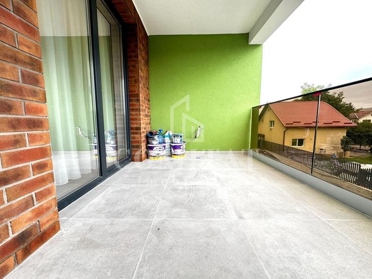 Apartament cu 3 camere semidecomandat, mobilat în Florești