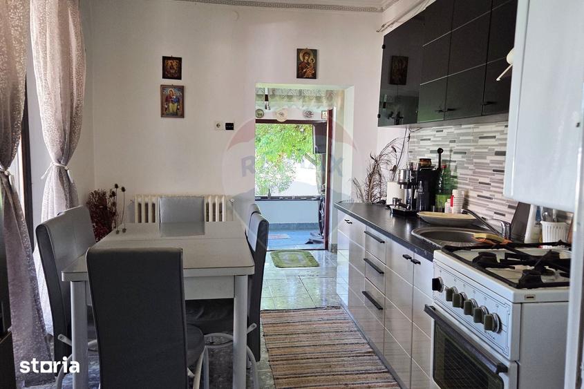 Casă cu 3 camere cu Teren 5800 Mp în Central