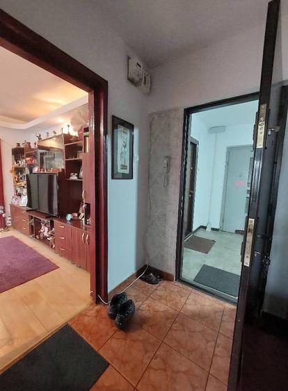Apartament cu 2 camere semidecomandat, mobilat în Colentina