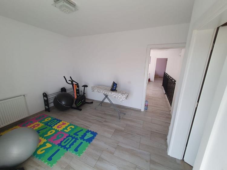 Duplex cu 4 camere cu Canalizare în Dumbrăvița
