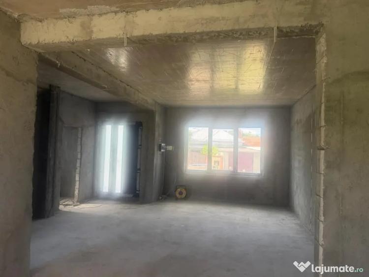 Casă cu 4 camere cu Teren 500 Mp în Central