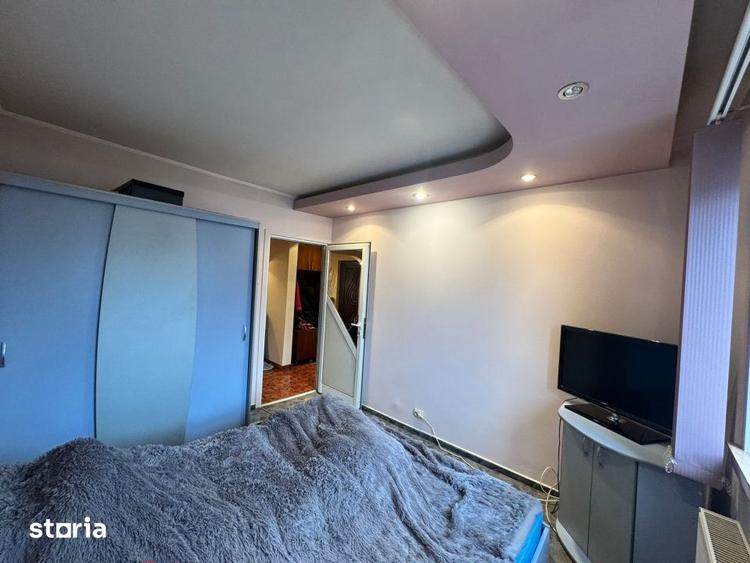 Apartament cu 4 camere decomandat în Central