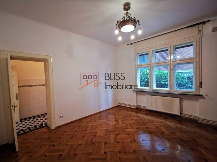 Apartament cu 6 camere semidecomandat în P-ța Dorobanți