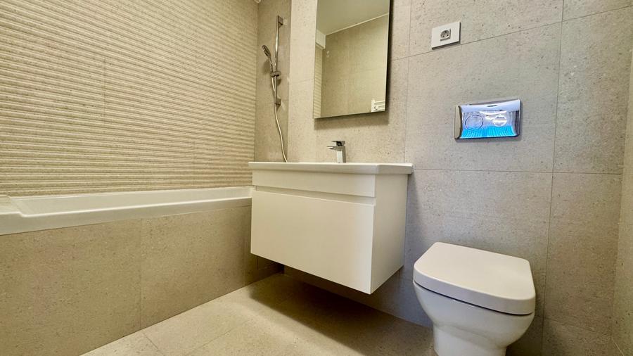 Apartament cu 3 camere semidecomandat în P-ta Presei Libere