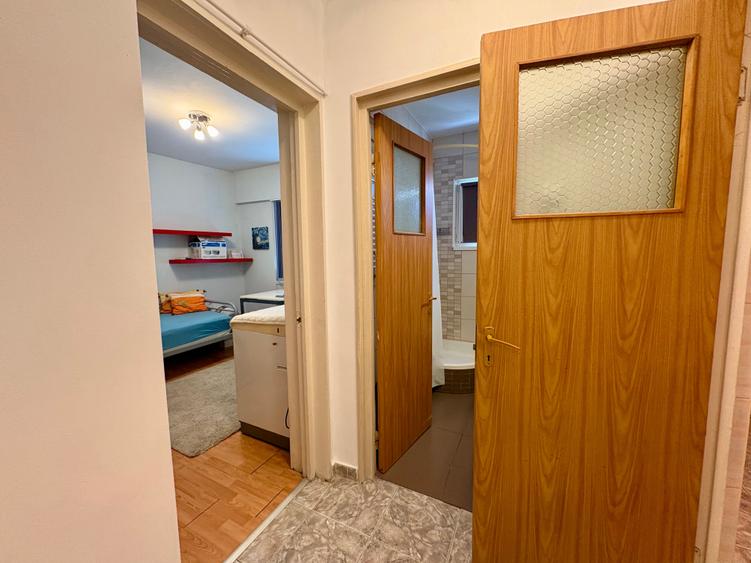 Apartament cu 3 camere decomandat în Giurgiului