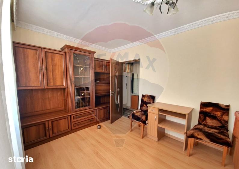 Apartament cu 3 camere decomandat în Republicii