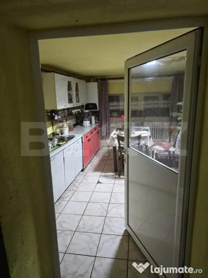 Casă cu 5 camere cu Teren 60 Mp în Titulescu
