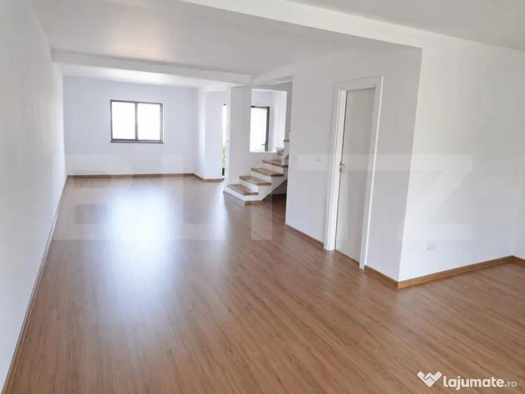 Casă cu 4 camere cu Teren 250 Mp în Leamna de Jos