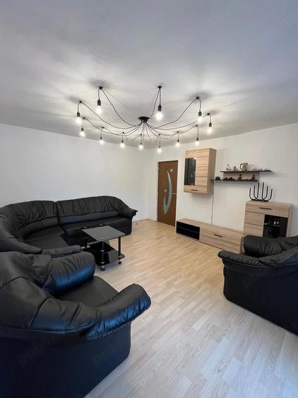 Apartament cu 4 camere decomandat în Central