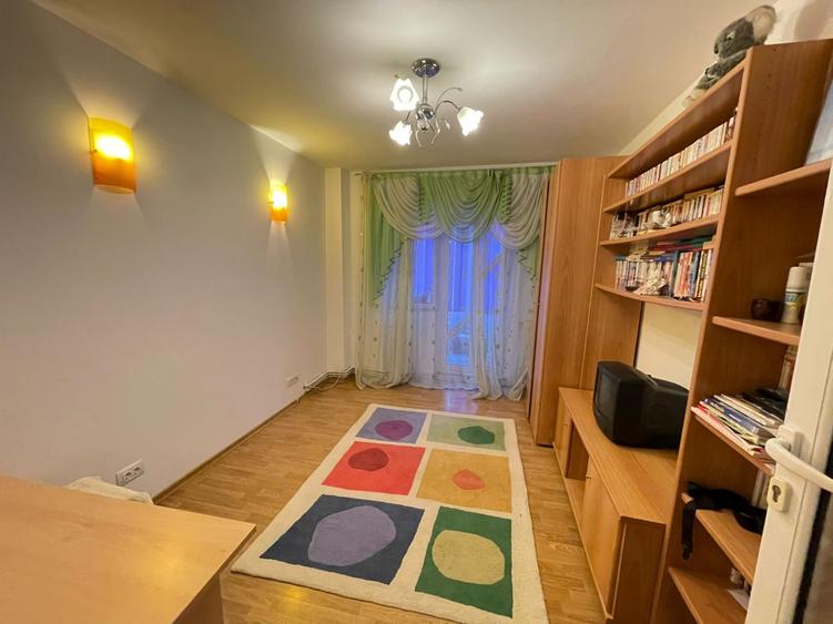 Apartament cu 3 camere decomandat, mobilat în Păcurari