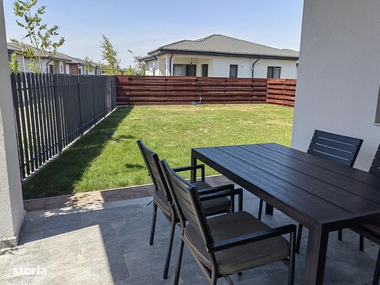 Casă cu 4 camere decomandat în Corbeanca