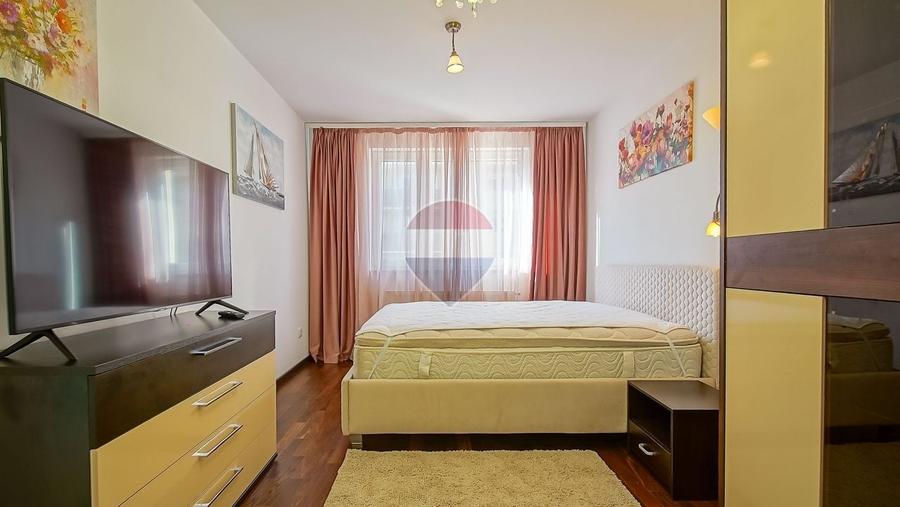 Apartament cu 3 camere decomandat, mobilat în Tractorul