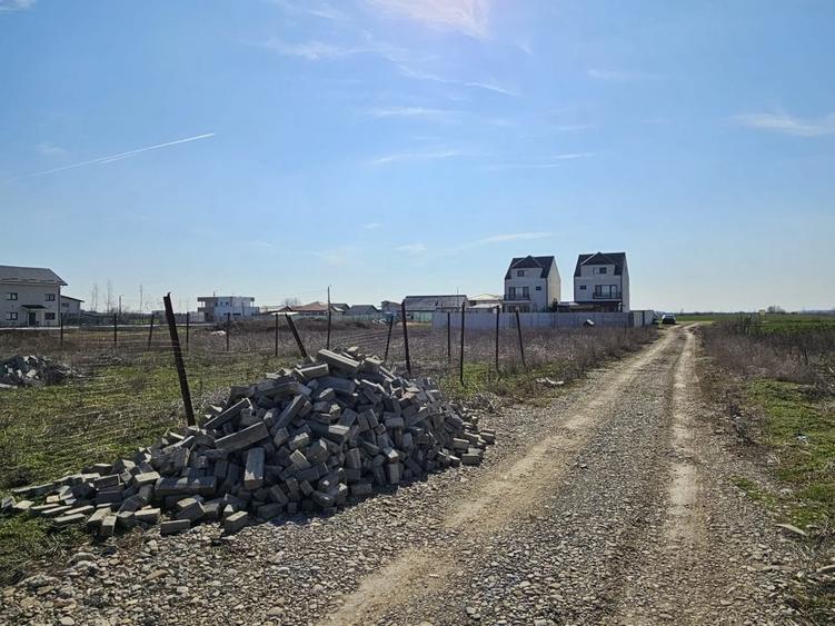 Teren Construcții intravilan de 541 mp, în Odăi