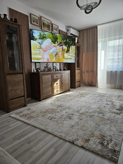 Apartament cu 2 camere decomandat în Apărătorii Patriei