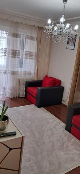 Apartament cu 3 camere semidecomandat în Tomis Nord