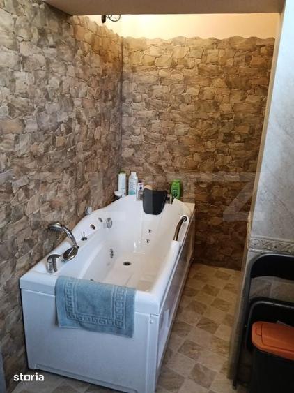 Casă cu 10 camere cu Teren 580 Mp în Central