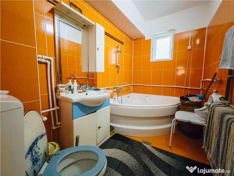 Casă cu 9 camere cu Teren 500 Mp în Praid