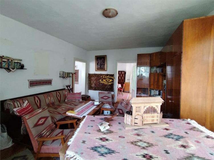 Casă cu 3 camere cu Teren 624 Mp în Central