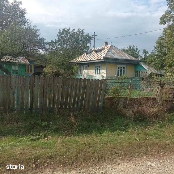 Casă cu 2 camere cu Teren 2500 Mp în Central