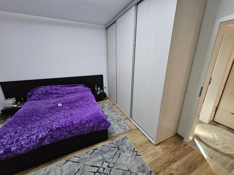 Apartament cu 4 camere semidecomandat în Avantgarden