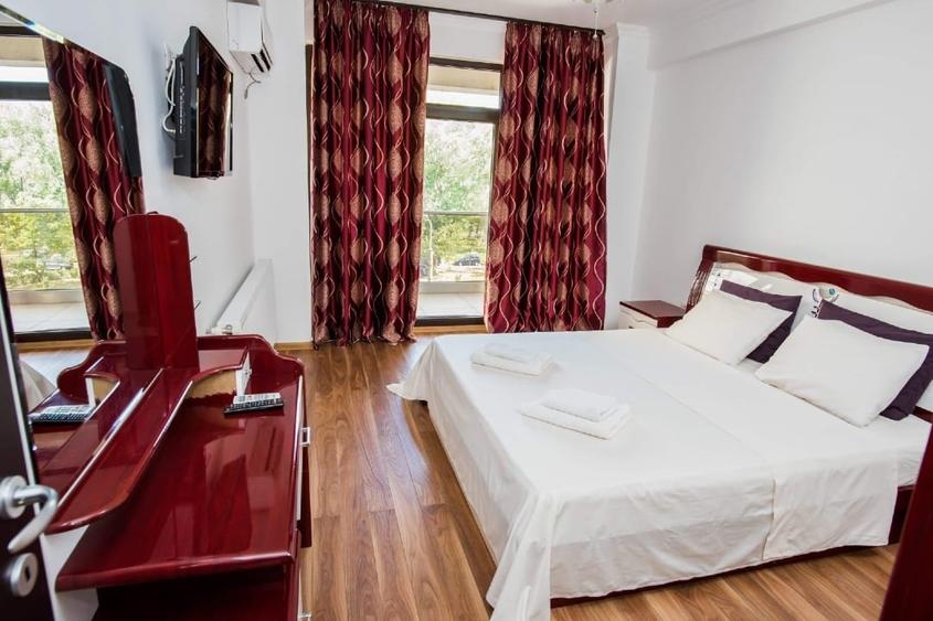 Apartament cu 2 camere decomandat, mobilat în Central