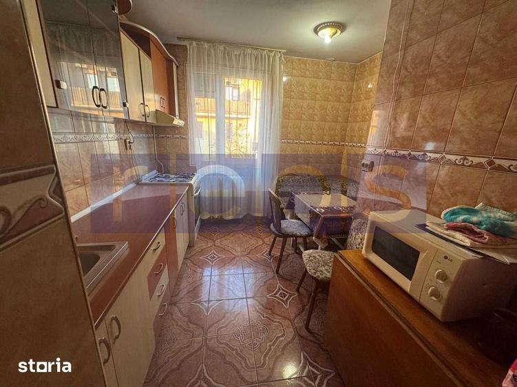 Apartament cu 3 camere semidecomandat în Ozana