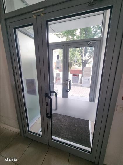 Spațiu comercial, de 120 mp, în Central
