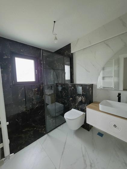 Casă cu 5 camere cu Teren 329 Mp în 1 Decembrie