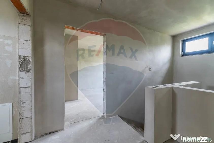 Apartament cu 4 camere decomandat în Pârneava