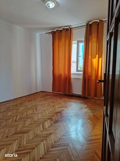 Apartament cu 3 camere decomandat în Republicii