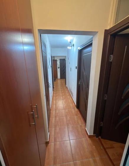 Apartament cu 3 camere decomandat, mobilat în Olteniței