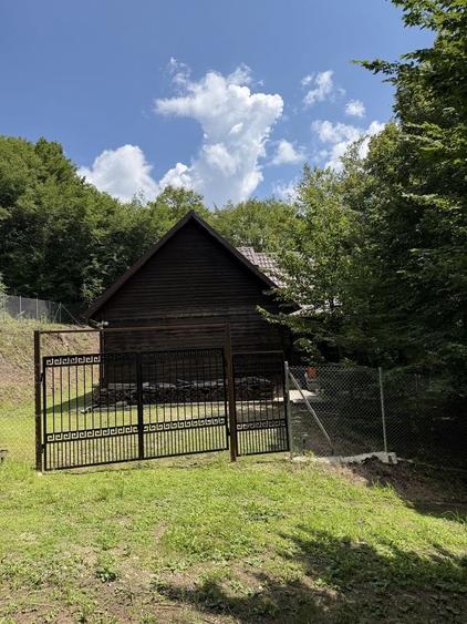 Casă cu 3 camere în Buru