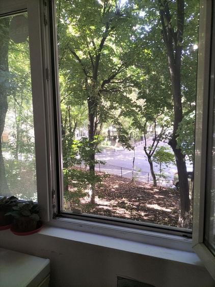 Apartament cu 3 camere semidecomandat în Alexandru Obregia