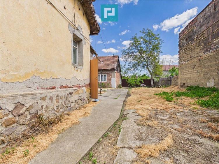 Casă cu 5 camere cu Teren 1130 Mp în Alfa