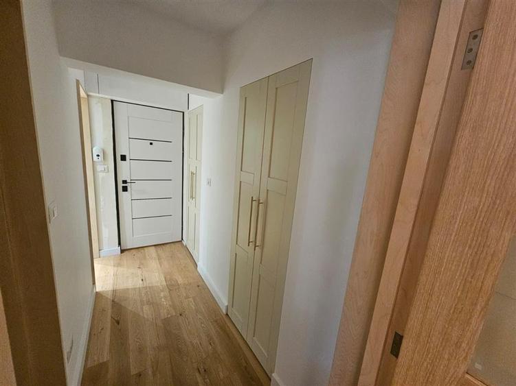 Apartament cu 2 camere semidecomandat, mobilat în Central