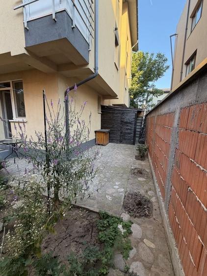Apartament 2 camere decomandat de vanzare + curte proprie , str amurgului nr 37,parter /2 - 2
