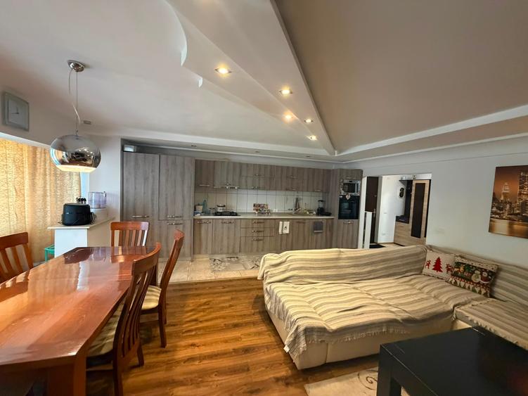 Apartament cu 3 camere decomandat în Babadag