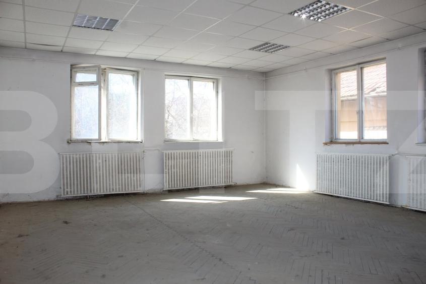 Birou, de 1,557 mp, în Central