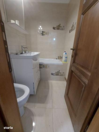 Apartament cu 3 camere decomandat în Micro 6