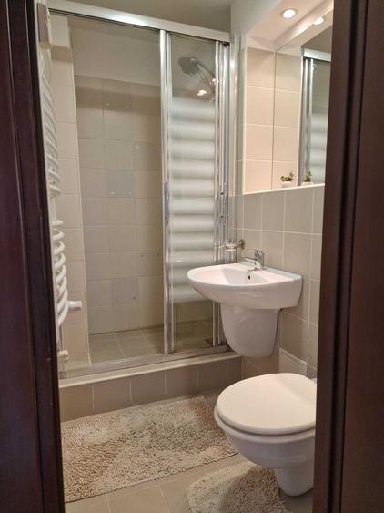 Apartament cu 4 camere decomandat, mobilat în Decebal