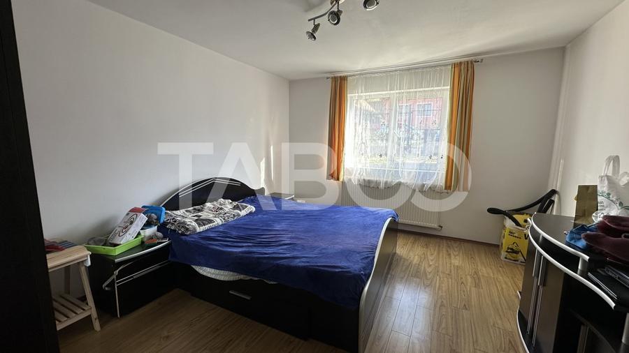 Casă individuală cu 4 camere cu Canalizare în Poplaca
