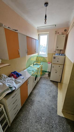 Apartament cu 2 camere decomandat în Roman