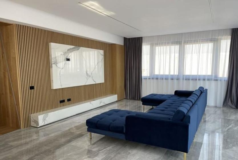 Apartament cu 4 camere semidecomandat, mobilat în Băneasa