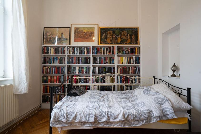 Apartament cu 3 camere semidecomandat, mobilat în P-ța Victoriei